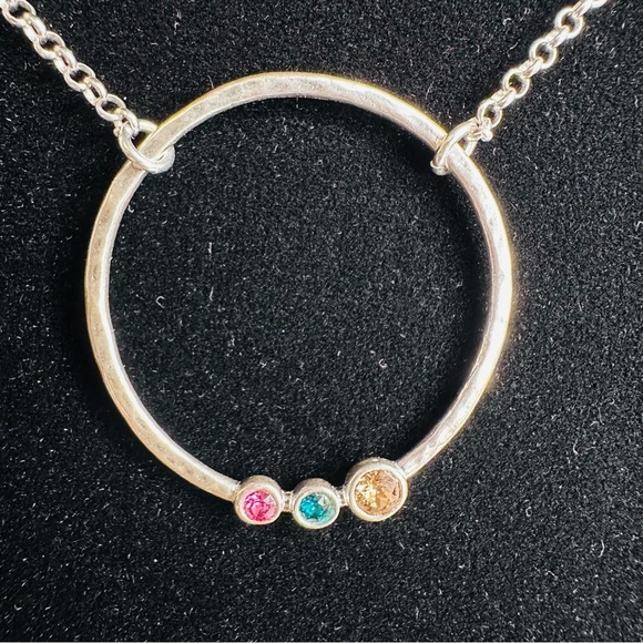 Talia - Sterling Silver Necklace with hammered circle with Swarovski crystals - Picture 9 of 14